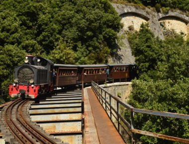 Μηλιές: Το κεφαλοχώρι του βουνού των Κενταύρων με την εντυπωσιακή αρχιτεκτονική (φωτό, βίντεο)